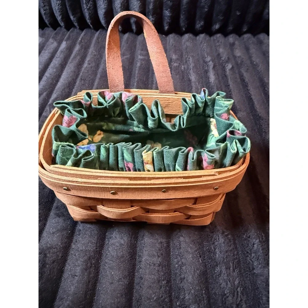 1989 VINTAGE LONGABERGER 6 X 4 X 3 HANGING WOODEN WEAVE BASKET, HANDLE And Liner